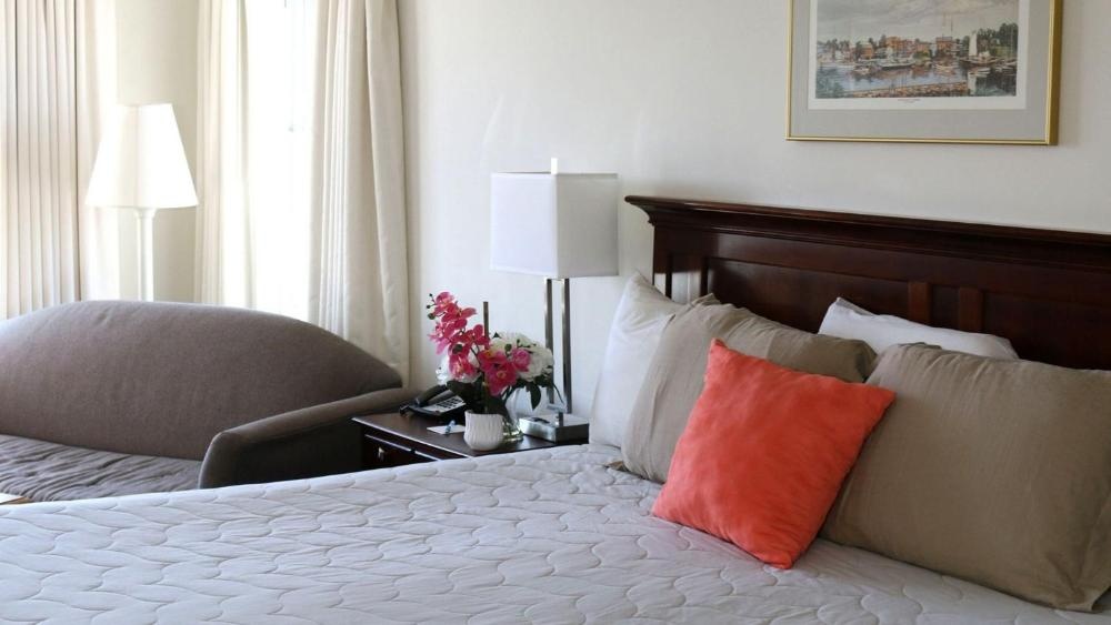 Camden Riverhouse Hotel and Inn